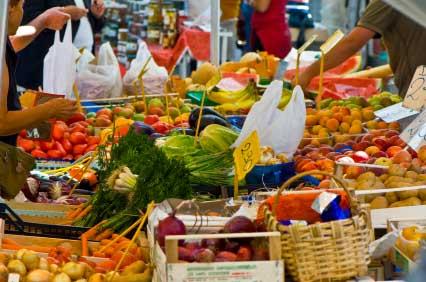 Gli italiani tagliano gli acquisti di frutta e verdura, -11% rispetto al 2021