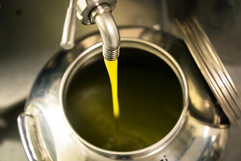 Sale il consumo degli oli d'oliva di qualitࠠ