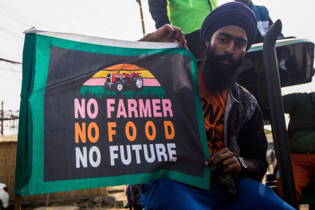 Dopo un anno gli agricoltori piegano Modi, ritirata la riforma agraria in India